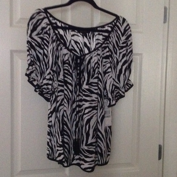 Brand New Karen Kane Silk Black And White Top