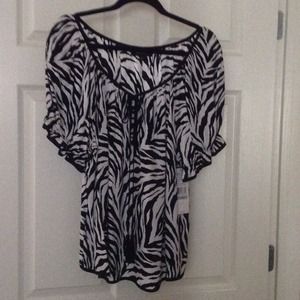 Brand New Karen Kane Silk Black And White Top