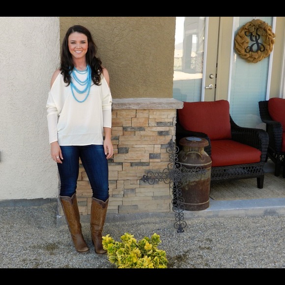 *SOLD* Cold Shoulder Top