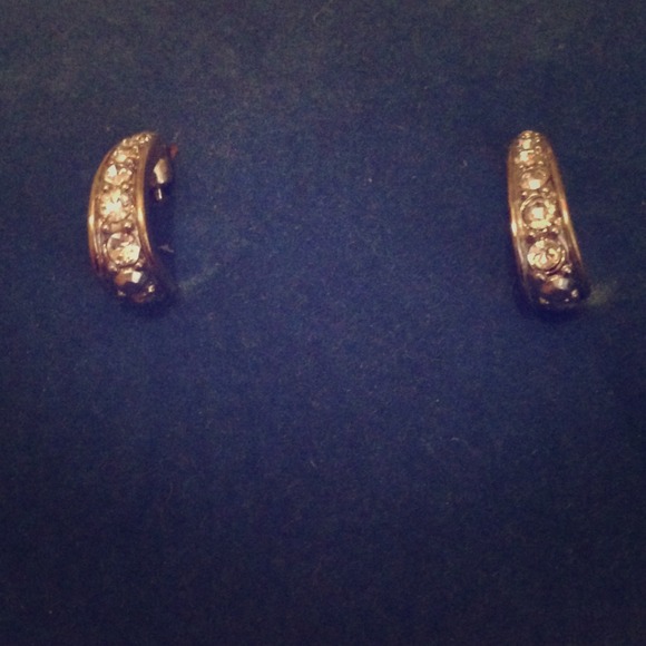 Mary Kay earrings. Piece 3 in 3 piece set. - Picture 1 of 3