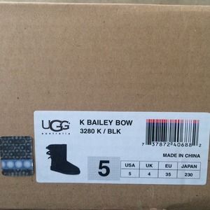 Black Ribbon Uggs/ TRADE