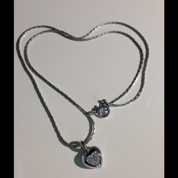 Swarovski crystal 💙 necklace