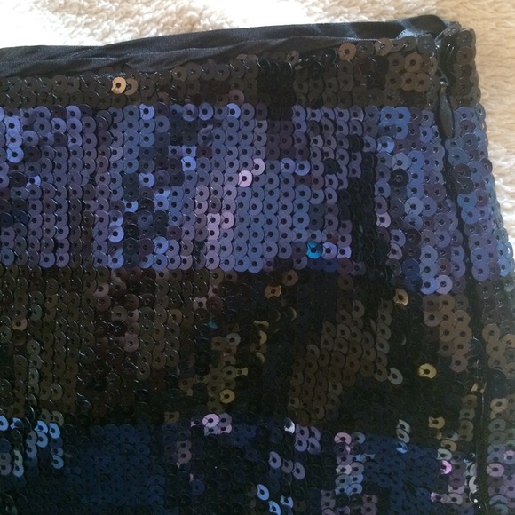 Black & blue sequined shorts - Picture 2 of 2
