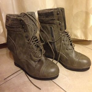 Wedge boots by Missimo