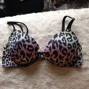 VS PINK 32 C Cheetah Print Bra