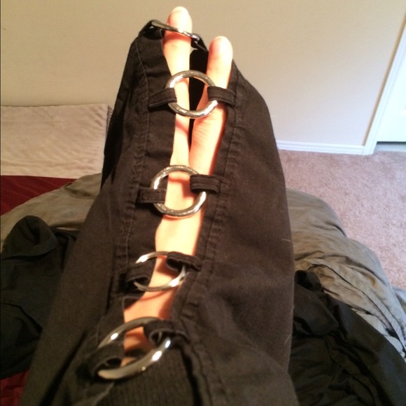 Great look black Capri! - Picture 2 of 3