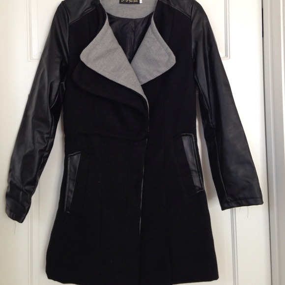 Black (S) Coat w Faux Leather Sleeves