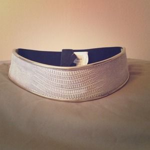 Gorgeous bcbg white snakeskin waist belt!