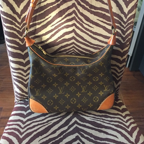 Louis Vuitton Handbags - Authentic vintage Louis Vuitton boulogne handbag⬇️