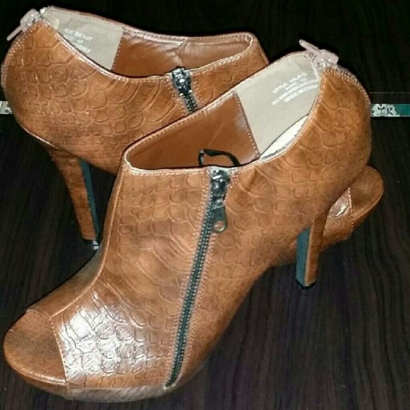 New never worn. Brown Booties with 4 inch heel - Picture 1 of 2
