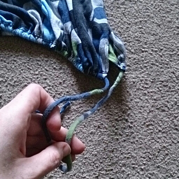 Cute pattern top- great for work! - Picture 2 of 2