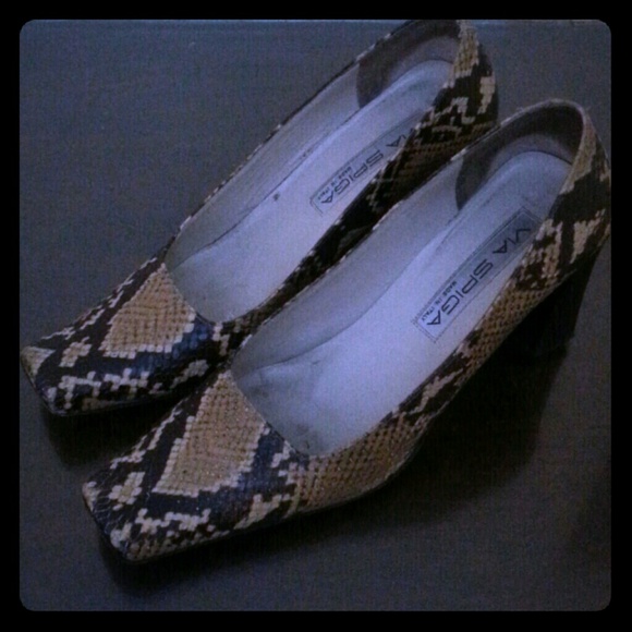 Snake skin Pumps