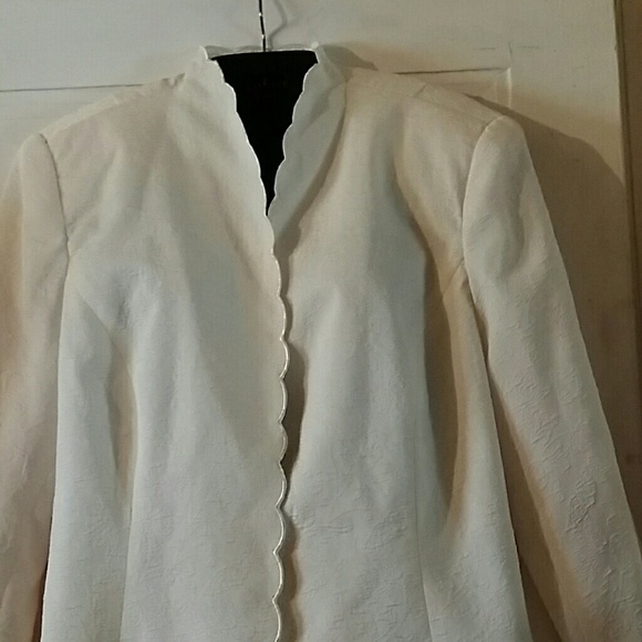 Ivory suit - Picture 4 of 4