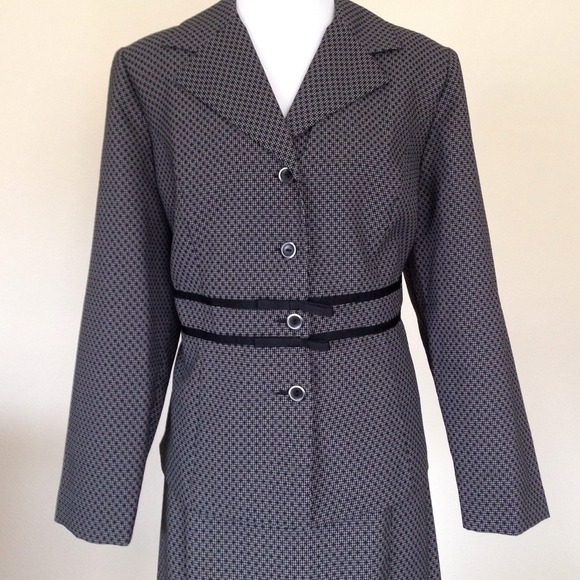 🎆Cute skirt suit🎆 - Picture 2 of 3