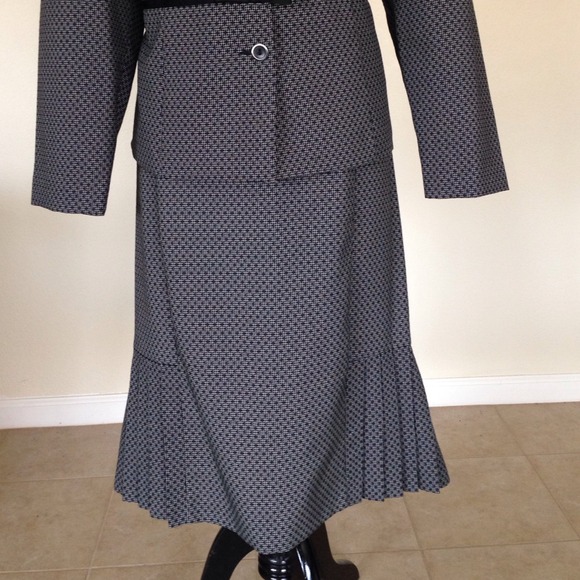 🎆Cute skirt suit🎆 - Picture 3 of 3