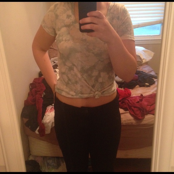 basic TSHIRT - Picture 2 of 2