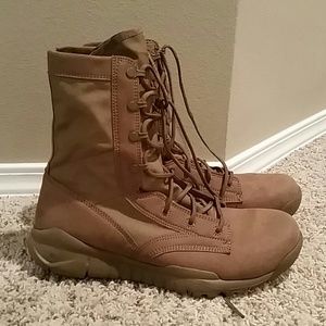 Brand new never worn men's nike work boots