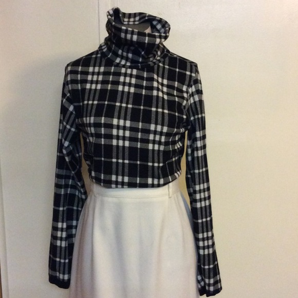 Vintage black and white plaid turtle neck