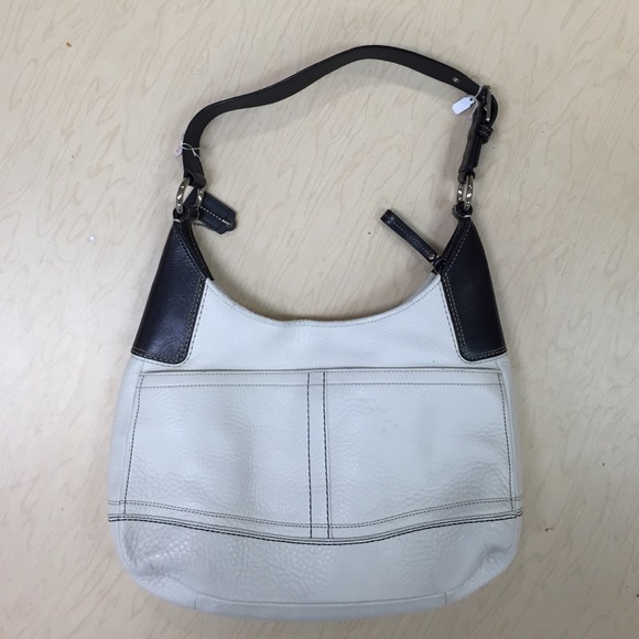 Price reduced!!! Coach White / Black Leather Purse - Picture 2 of 4