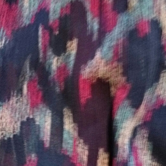 Patterned peplum top with matching tank! - Picture 2 of 3