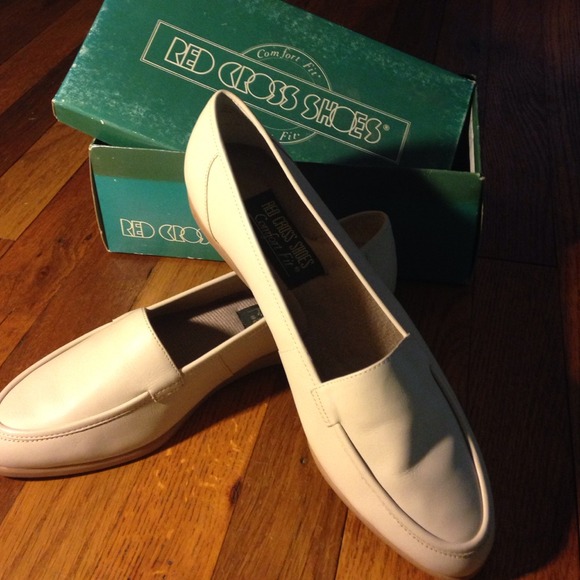 *traded*Red Cross shoes