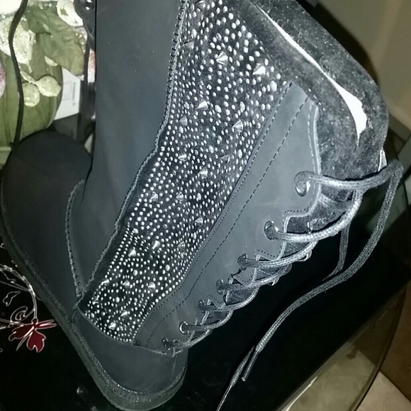 Boots - Picture 2 of 3