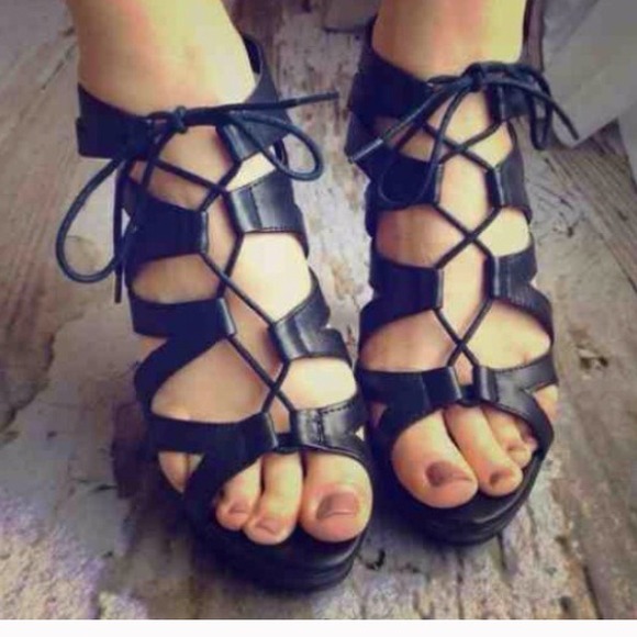 Sale! 🎉Chinese Laundry Lace Up Black Heels