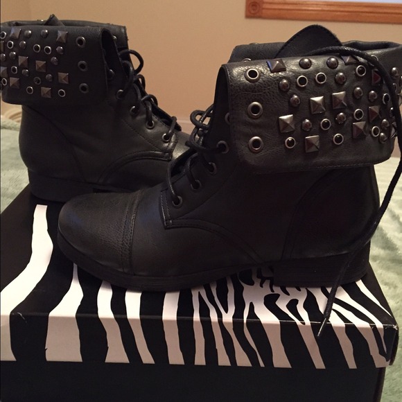 Brand new grey combat boots