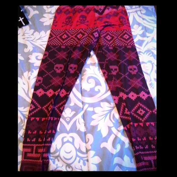 Multi colored skull leggings!