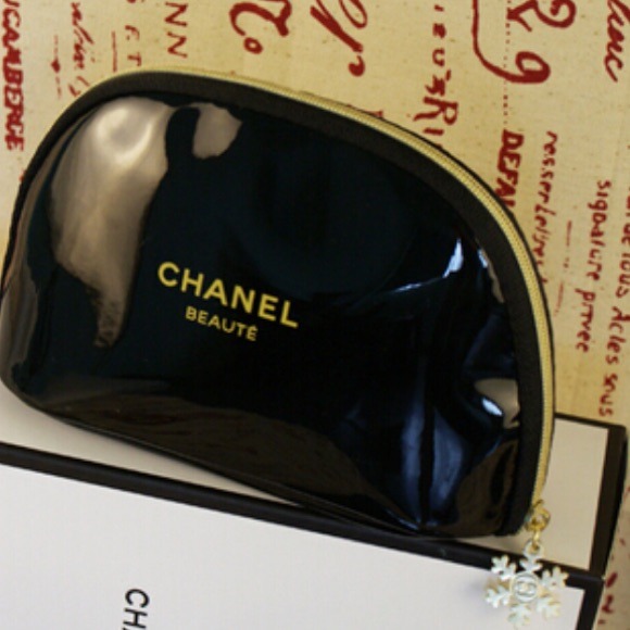 🎁🎁🎁beauty  bag very nice shiny