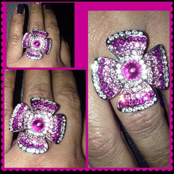 Jewelry - 💖PINK BLING FLOWER RING💖