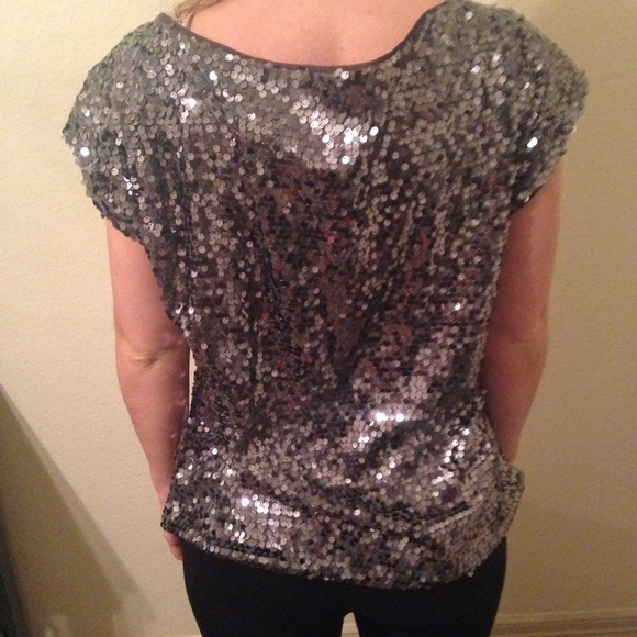 🍁Express Sequin Tee - Picture 3 of 3