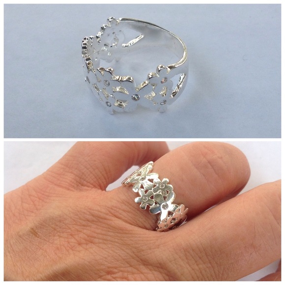 Jewelry - SS Flowers With Crystals