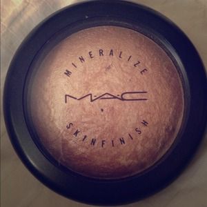 MAC Mineralized Skin Finish. Makeup