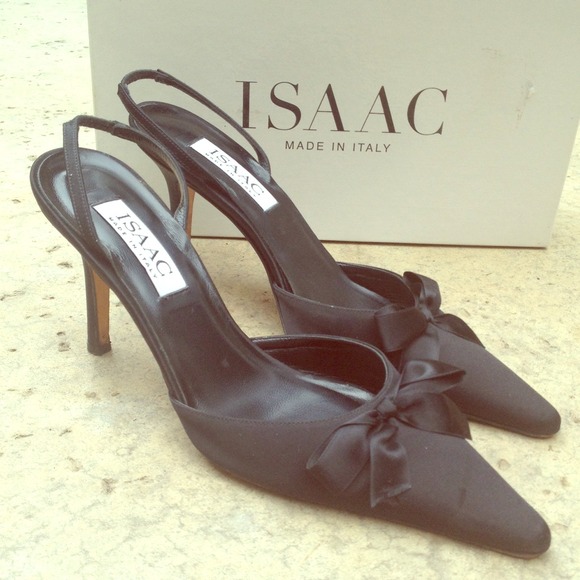 Isaac Mizrahi Shoes - Black satin pumps