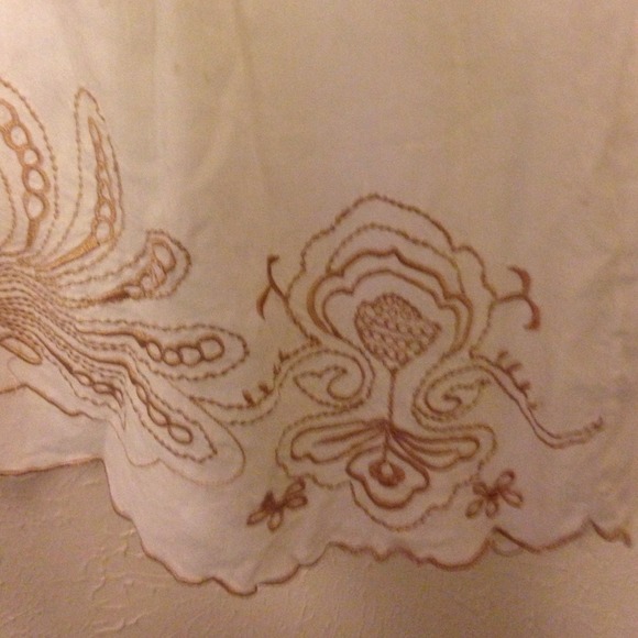 Beautiful white maxi dress with gold sequence. - Picture 2 of 3