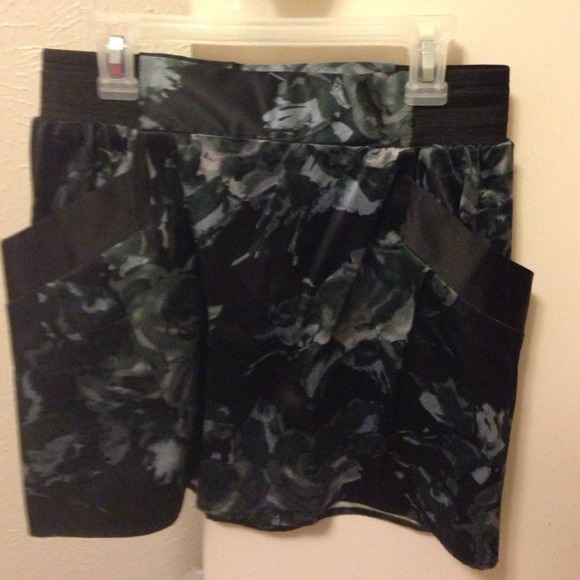 Beautiful blue floral skirt - Picture 2 of 2