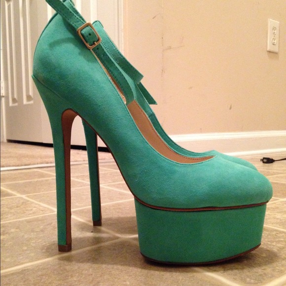 Ziginy shirelle size 8.5 in MINT