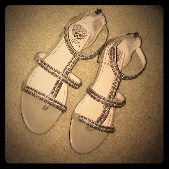 Authentic Vince Camuto sandals. Back zipper.