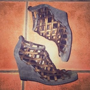 DONALD J PLINER wedge sandals 7.5