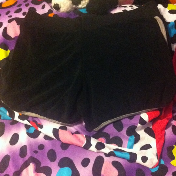 Shorts - Picture 2 of 3