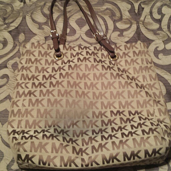 Final Sale...Michael Kors handbag