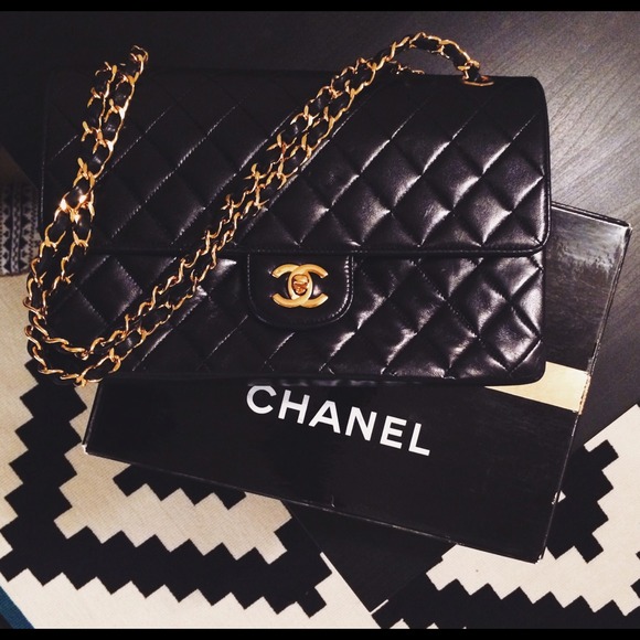CHANEL Handbags - 🎉SOLD🎉Auth/Vintage Black Chanel Lamb Skin Purse