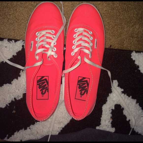 ❌sold locally ❌Bright coral vans