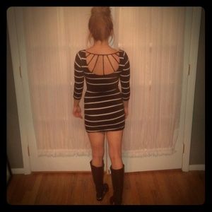 Adorable dress ! Too short for me