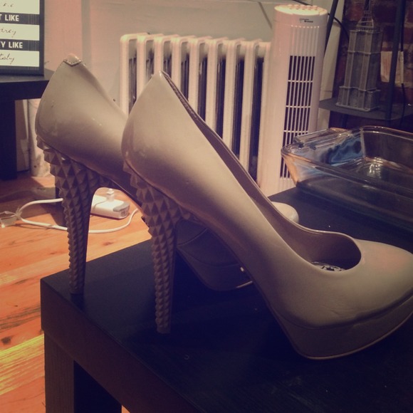 Rachael Roy nude pumps size 9.5