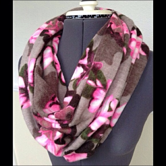 🍓SOLD🍓 Floral Infinity Scarf