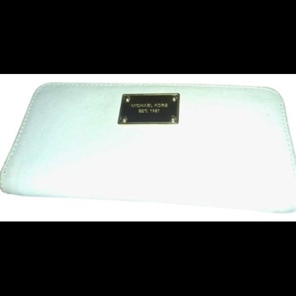 Michael Kors Zip Around Wallet