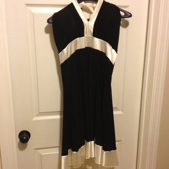 Dresses & Skirts - Black and white dress
