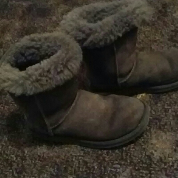 Uggs???? - Picture 2 of 4